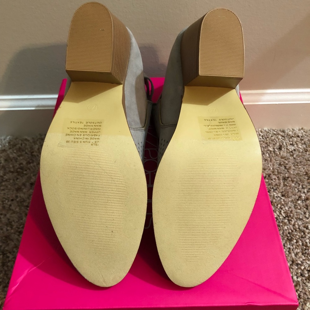 NWT Gray Lasercut Bootie - Picture 5 of 5